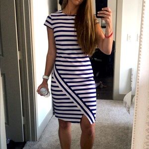 Vince Camuto size 2 blue white A symmetrical dress